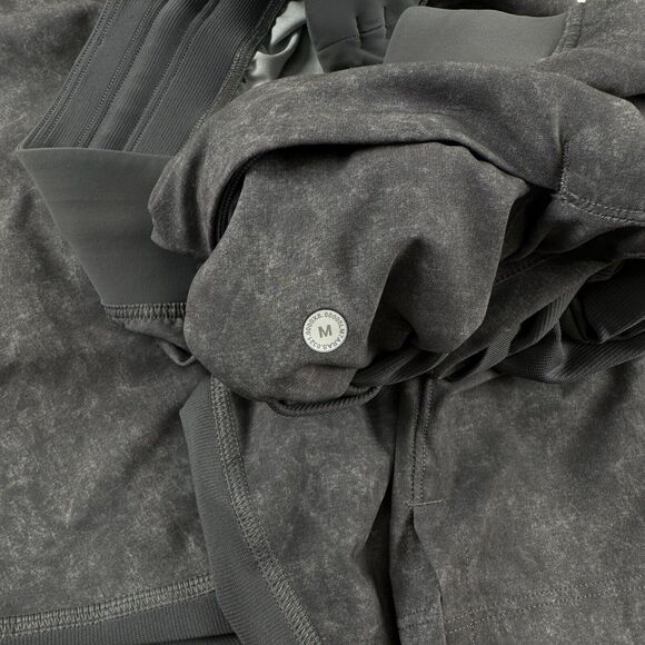 Lululemon The Short 9" Linerless Gravel Dust Asphalt Grey Mens Sz M - Picture 8 of 9